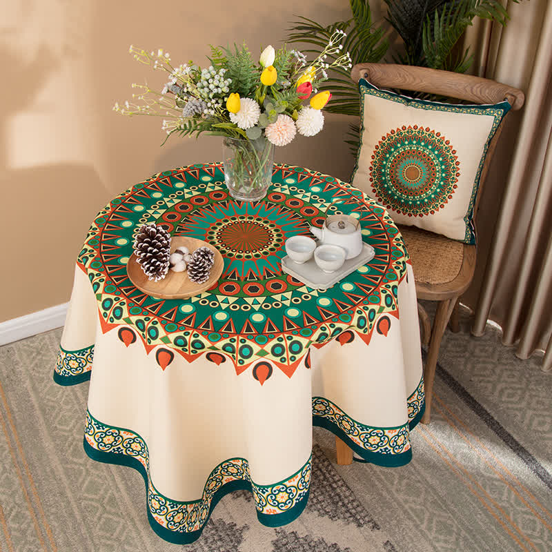 Tischdecke im Ethno-Stil mit geometrischem Muster