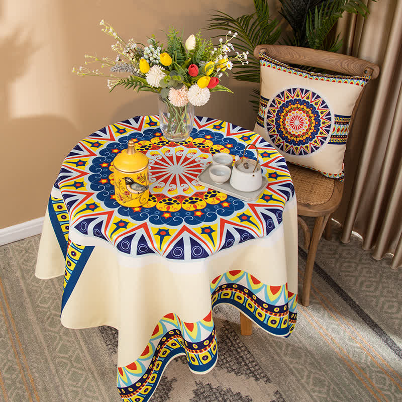 Tischdecke im Ethno-Stil mit geometrischem Muster