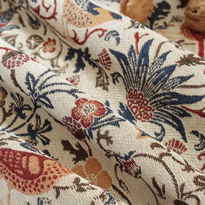 Tischdecke mit Blumen und Vögeln im Bohème-Stil
