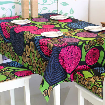 Bunte Tischdecke im Ethno-Stil