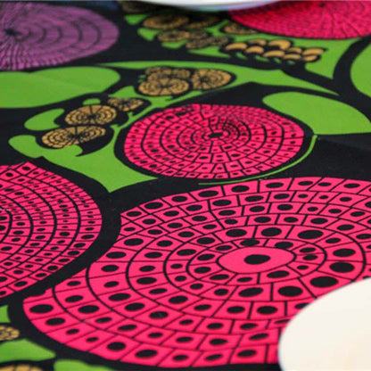 Bunte Tischdecke im Ethno-Stil