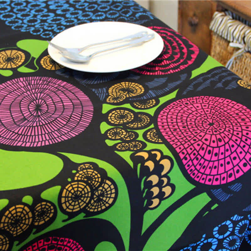 Bunte Tischdecke im Ethno-Stil