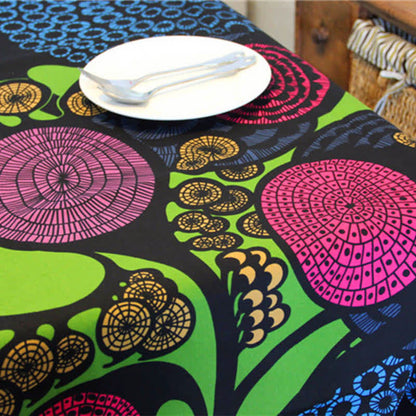 Bunte Tischdecke im Ethno-Stil