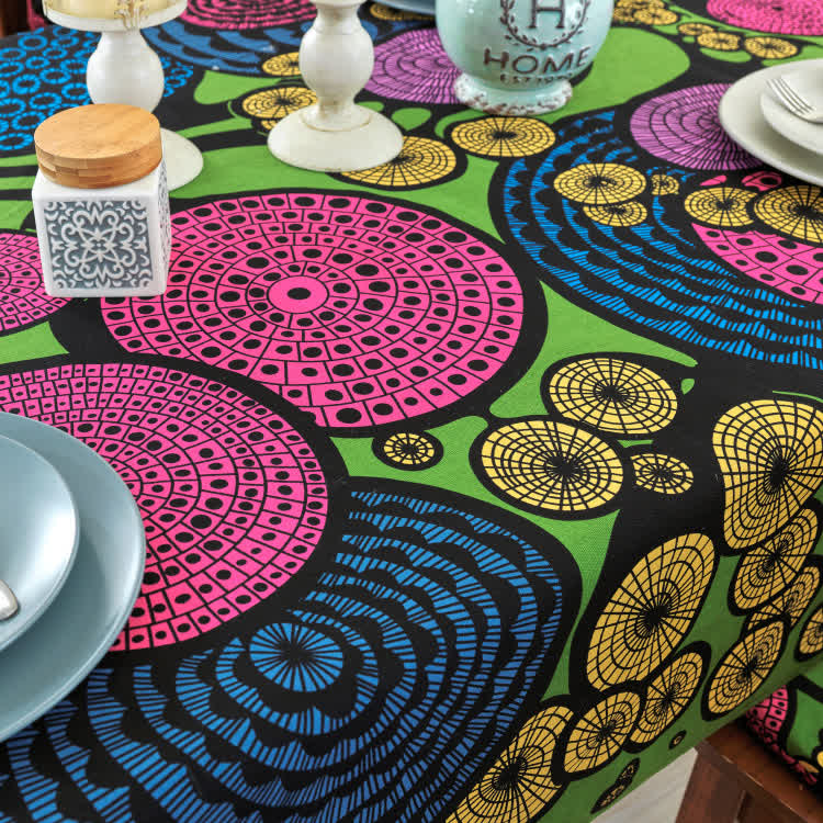 Bunte Tischdecke im Ethno-Stil