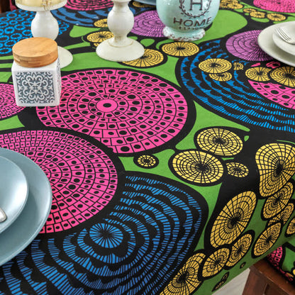 Bunte Tischdecke im Ethno-Stil