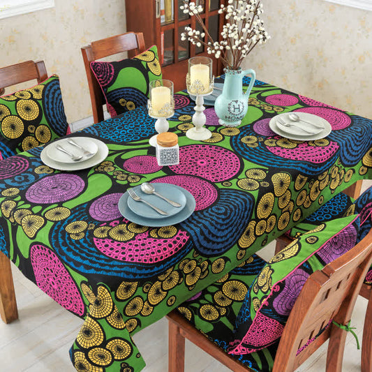 Bunte Tischdecke im Ethno-Stil