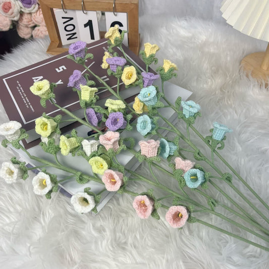 Handgemachtes gestricktes Häkelglockenblumendekor