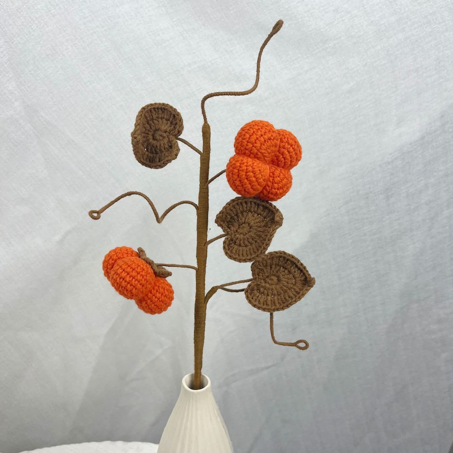 Kreativer handgemachter gestrickter gehäkelter Obststrauß