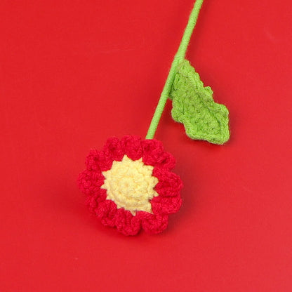 Schöner handgemachter gestrickter Häkel-Gänseblümchenstrauß