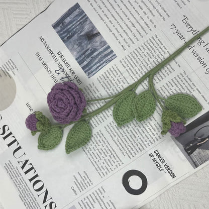 Handgemachter gestrickter gehäkelter Kamelienblütenzweig-Blumenstrauß