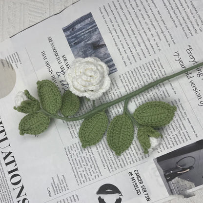 Handgemachter gestrickter gehäkelter Kamelienblütenzweig-Blumenstrauß