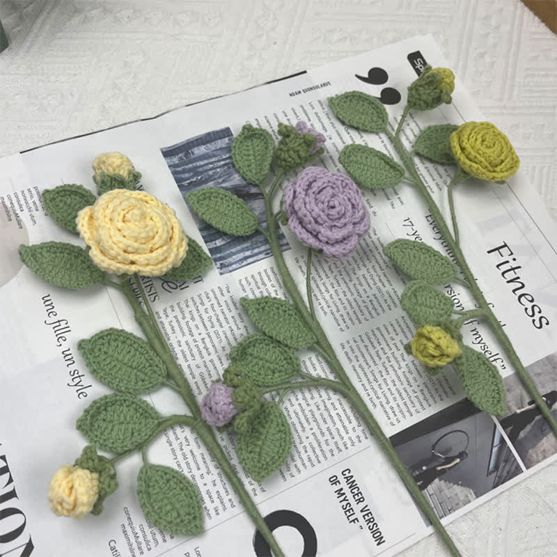 Handgemachter gestrickter gehäkelter Kamelienblütenzweig-Blumenstrauß