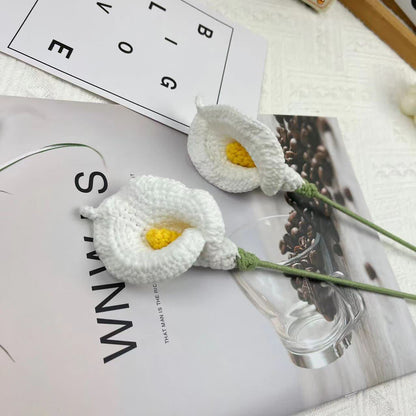 Handgemachter gestrickter gehäkelter Calla-Lilien-Bouquet