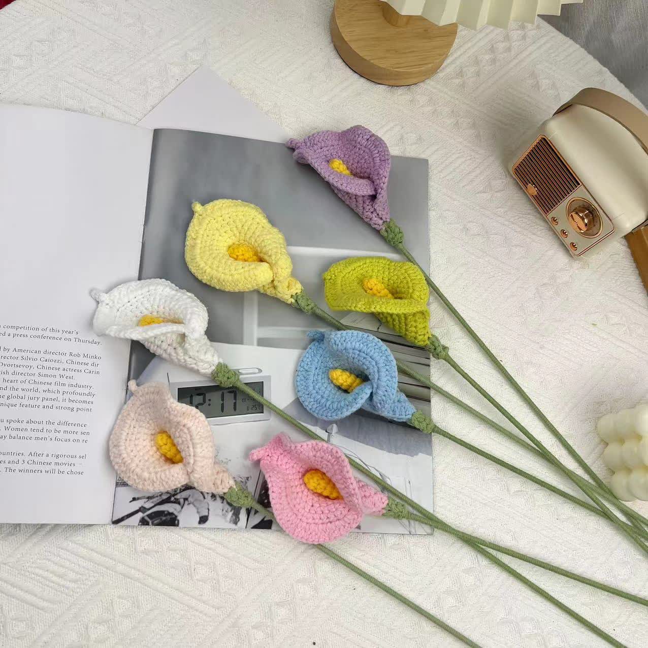 Handgemachter gestrickter gehäkelter Calla-Lilien-Bouquet