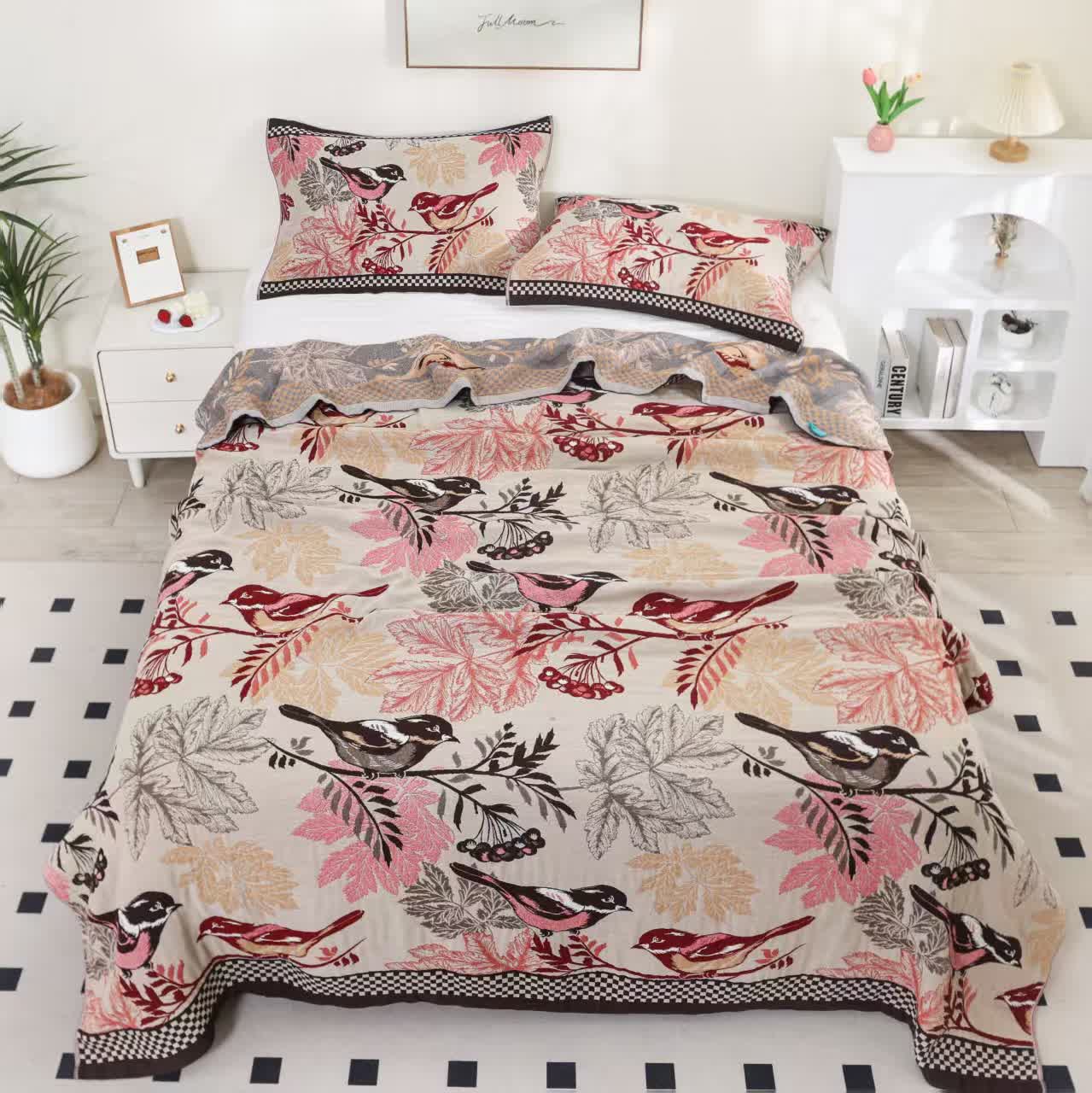 Vierlagige Steppdecke aus Jacquard-Baumwolle „Rural Bird“
