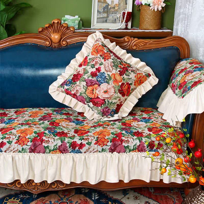 Rutschfester Sofabezug mit Rüschen im Vintage-Stil mit Blumenmuster