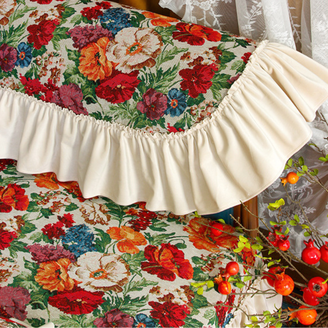 Rutschfester Sofabezug mit Rüschen im Vintage-Stil mit Blumenmuster