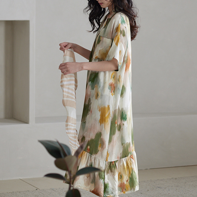 Weiches, lässiges Nachthemd aus Batik-Satin