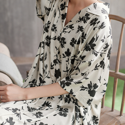 Weiches, atmungsaktives, lässiges Nachthemd aus Satin mit Blumenmuster