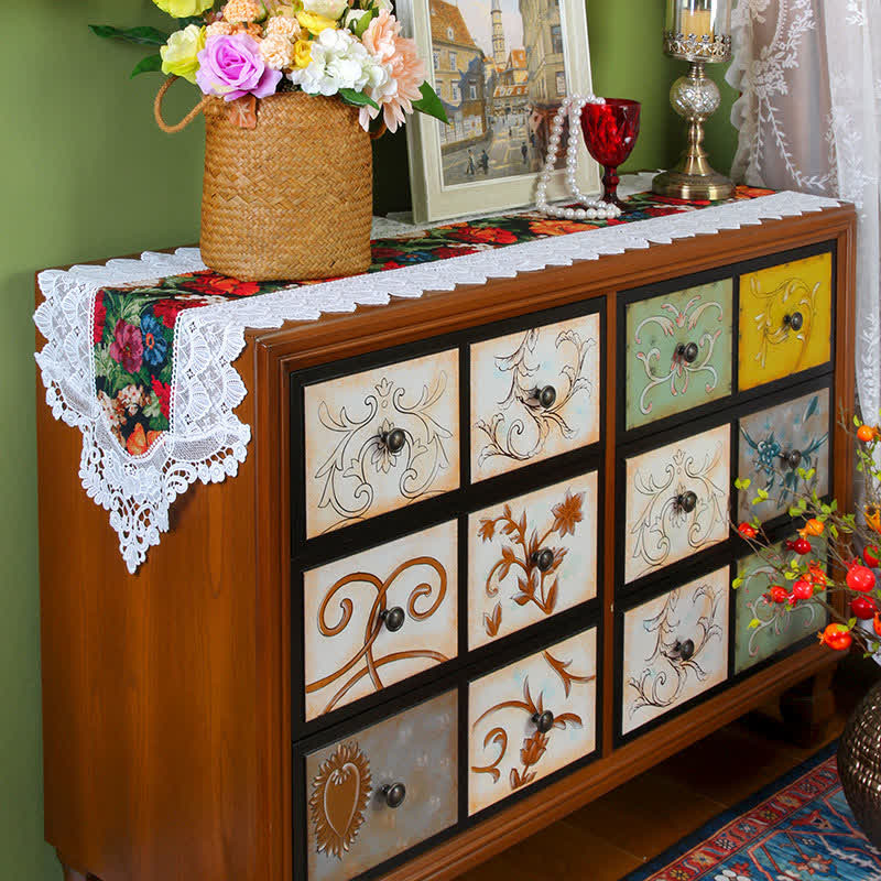 Vintage Patchwork-Tischläufer mit floraler Spitze