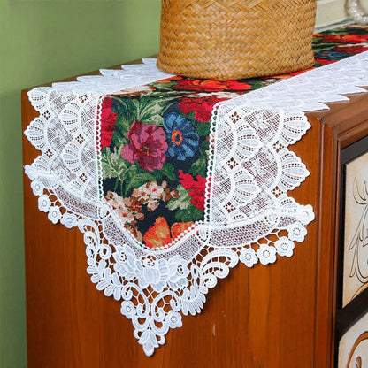 Vintage Patchwork-Tischläufer mit floraler Spitze