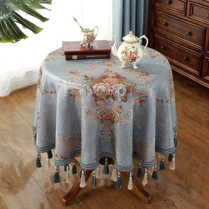 Elegante Tischdecke mit Blumenmuster aus Chenille-Jacquard