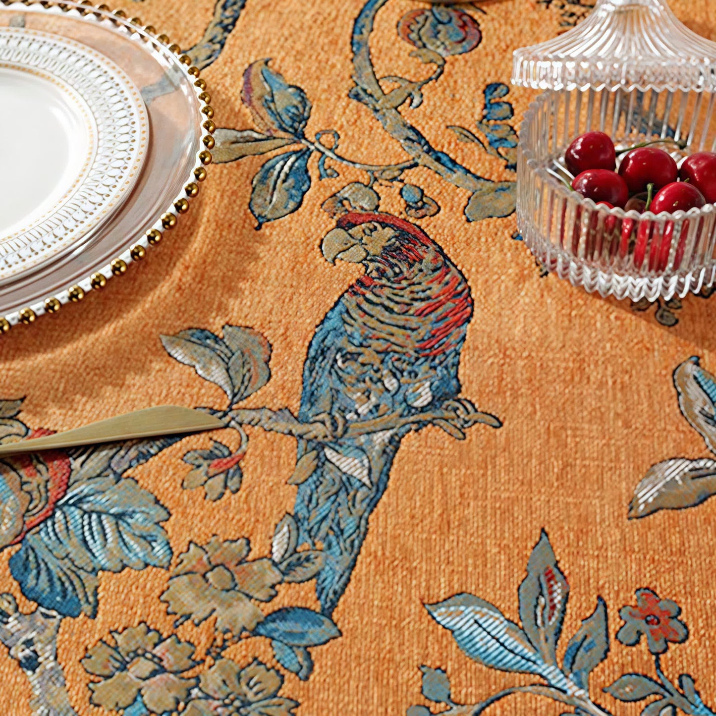 Elegante Tischdecke mit Blumenmuster aus Chenille-Jacquard