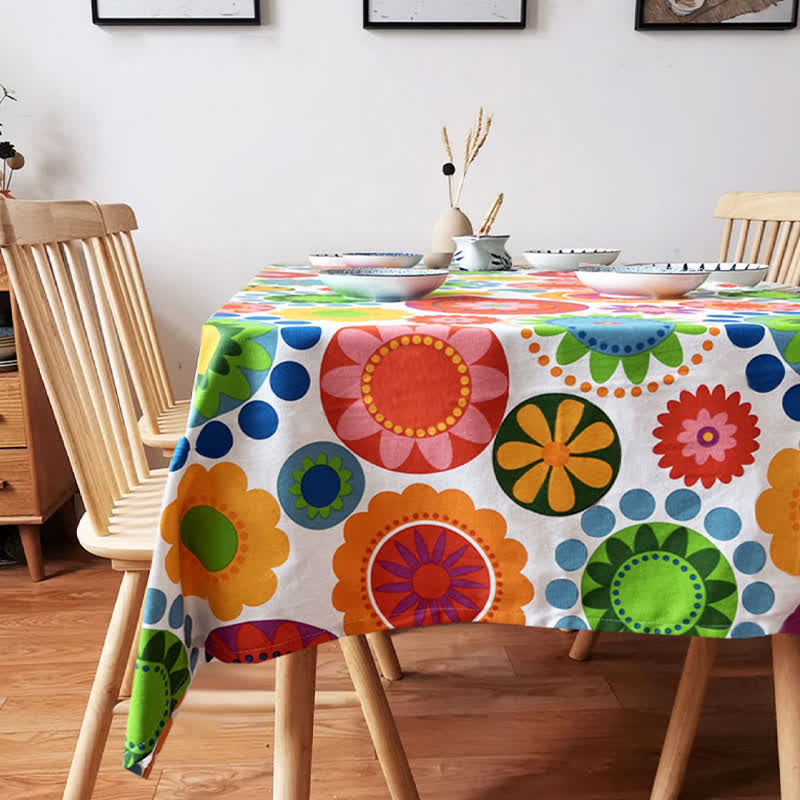 Bunte Tischdecke im Vintage-Ethno-Stil mit Blumenmuster