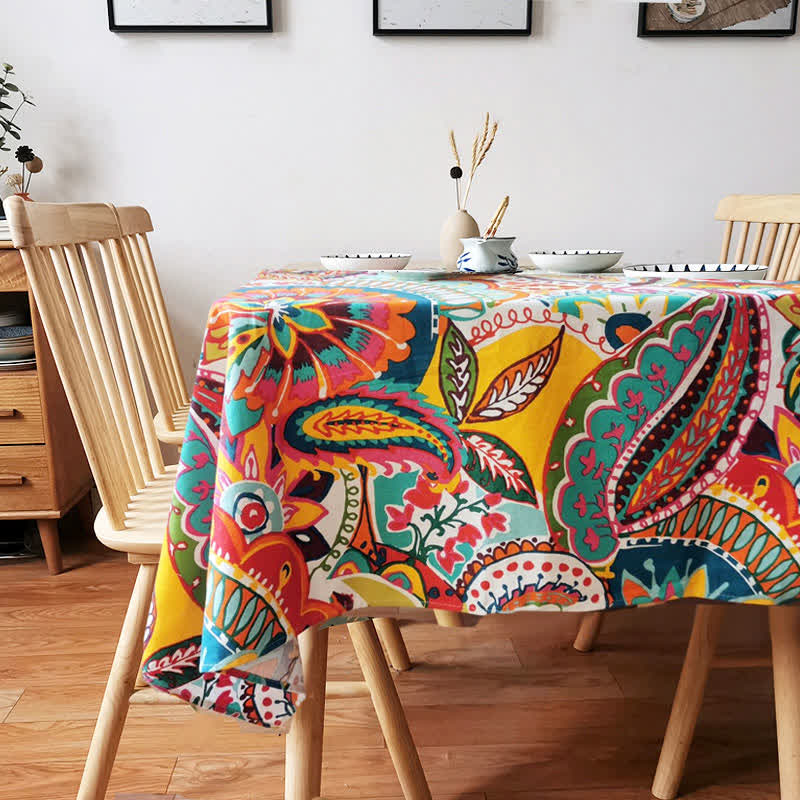Bunte Tischdecke im Vintage-Ethno-Stil mit Blumenmuster