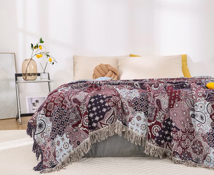 Atmungsaktive Steppdecke aus Baumwollgaze mit Jacquard-Quaste
