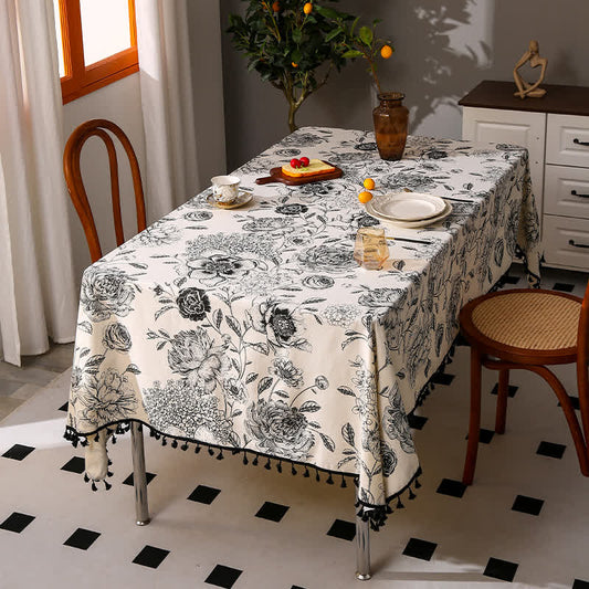 Tischdecke mit Hortensien-Ethno-Quasten-Print
