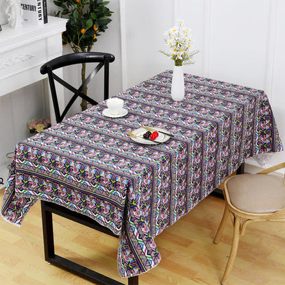 Tischdecke mit Hortensien-Ethno-Quasten-Print