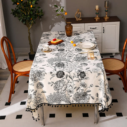 Tischdecke mit Hortensien-Ethno-Quasten-Print