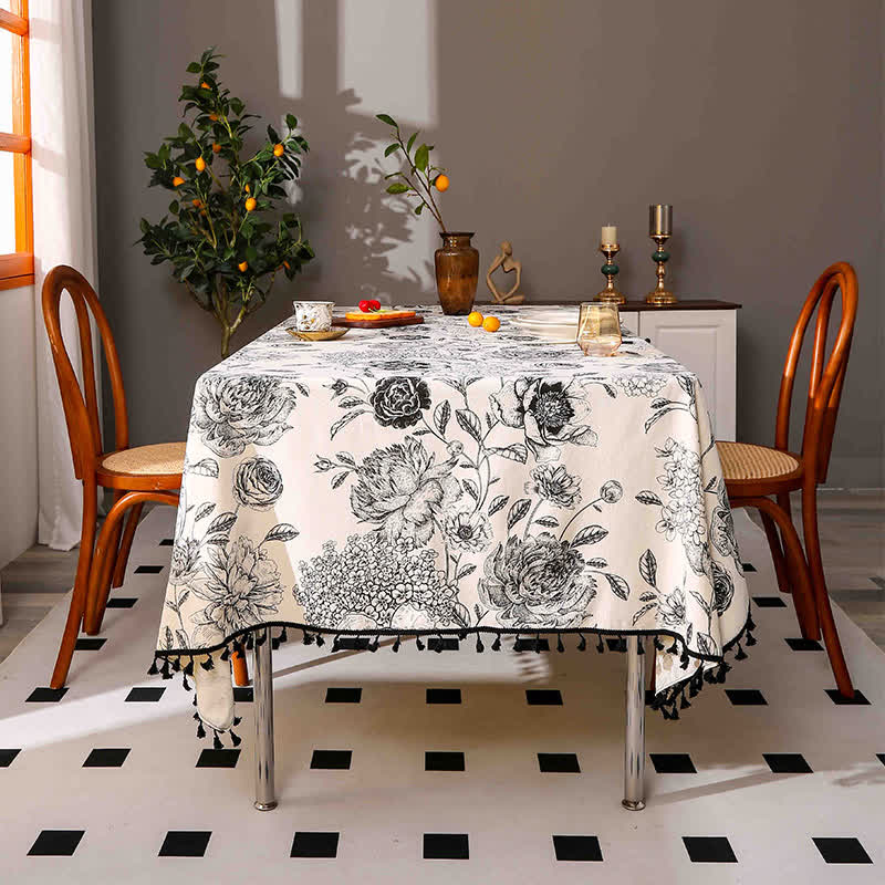 Tischdecke mit Hortensien-Ethno-Quasten-Print