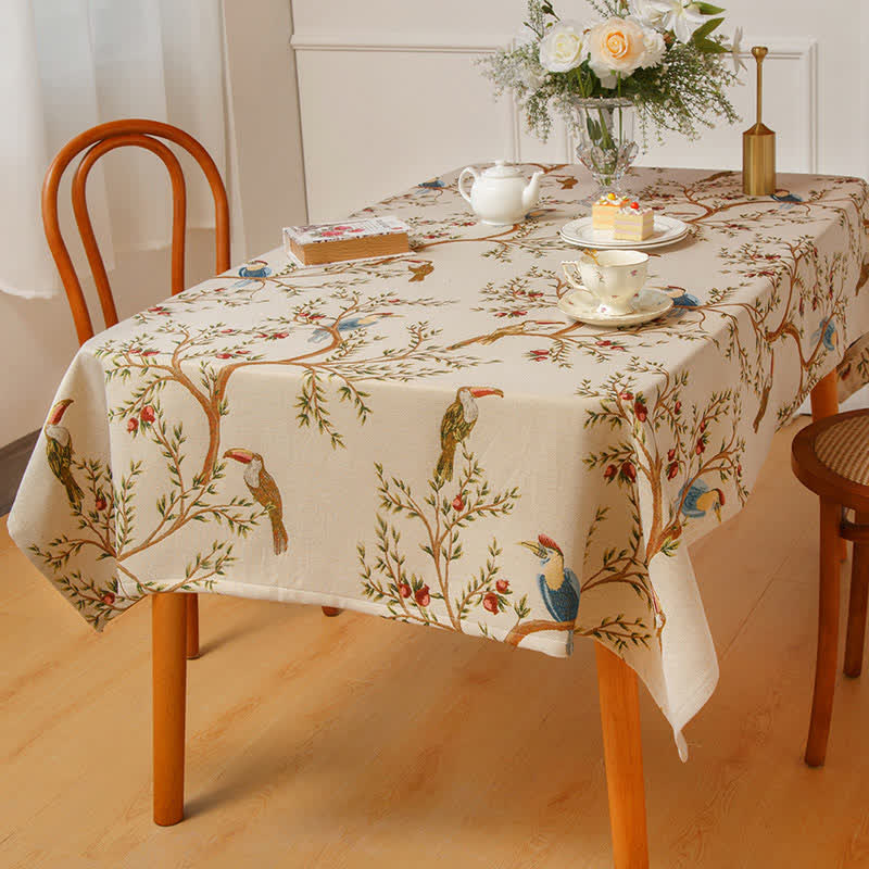 Elegante garngefärbte Tischdecke mit Blumen und Vögeln