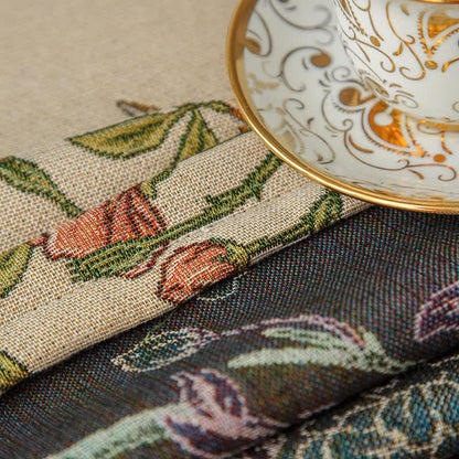 Elegante garngefärbte Tischdecke mit Blumen und Vögeln