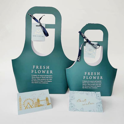 Geschenktüten aus Kraftpapier mit Blumenmotiv und Henkel