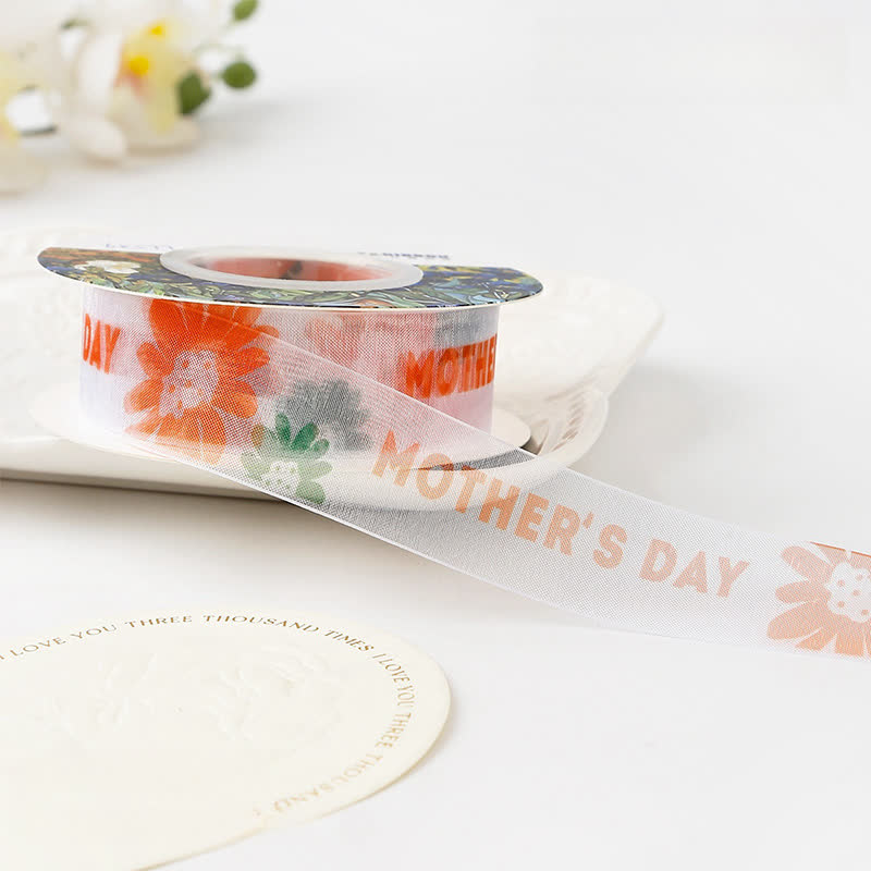 Muttertagsgeschenkbox mit Blumenstrauß und Satinband