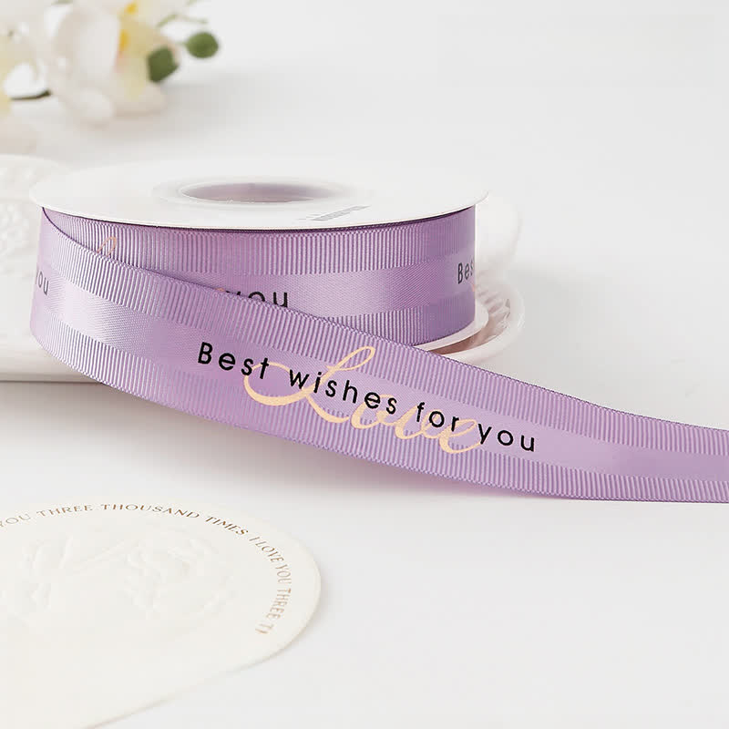 Muttertagsgeschenkbox mit Blumenstrauß und Satinband