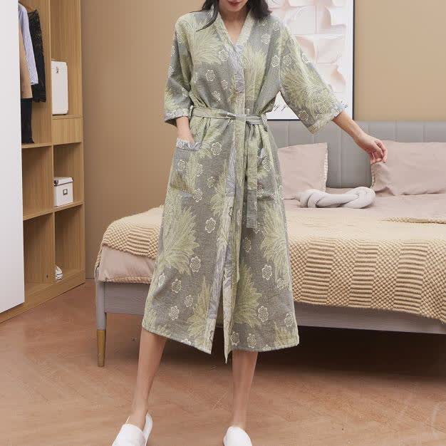 Atmungsaktiver Kimono-Bademantel aus Jacquard-Blumengaze
