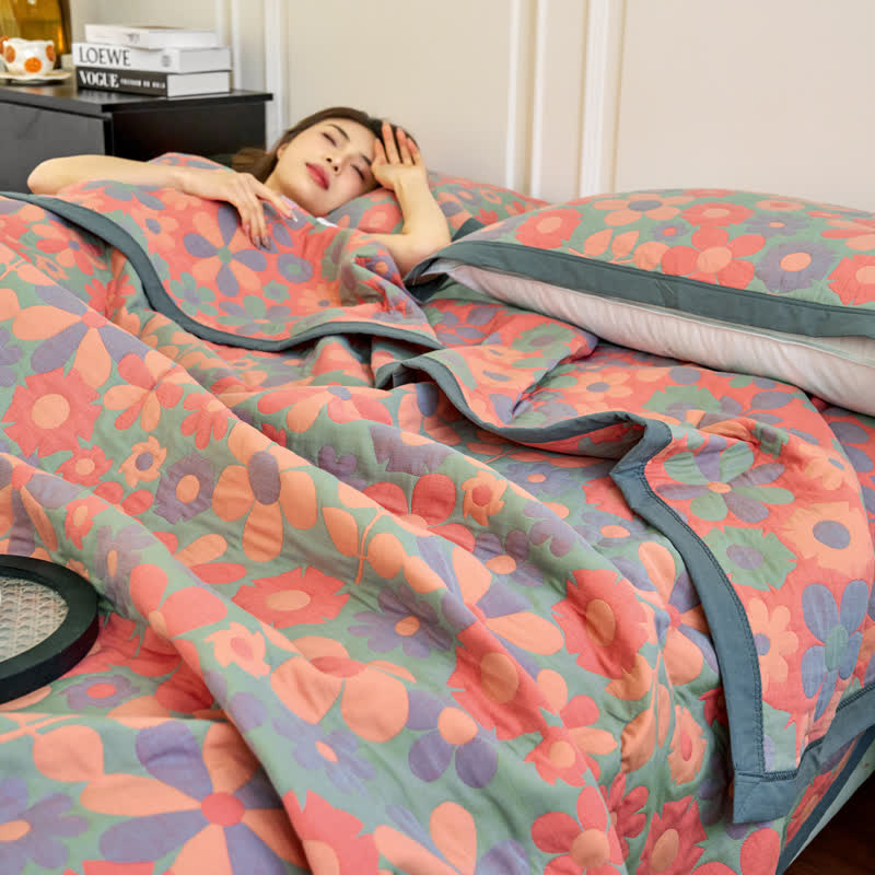Erfrischende, bequeme, weiche Steppdecke aus Baumwollgaze mit Blumenmuster
