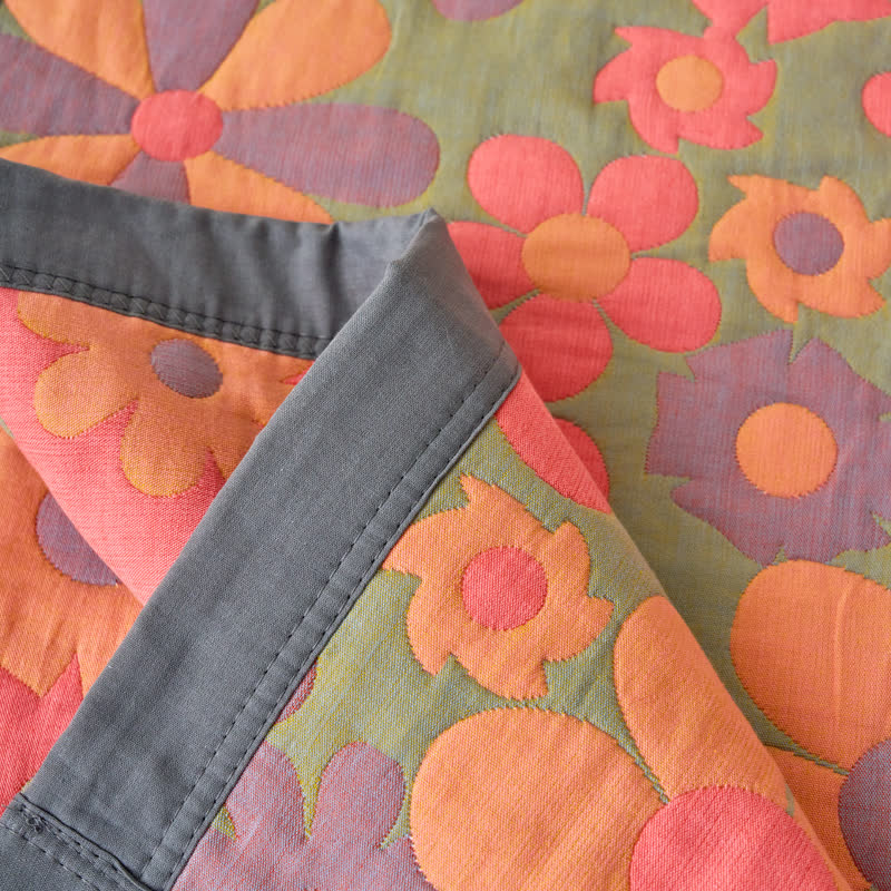 Erfrischende, bequeme, weiche Steppdecke aus Baumwollgaze mit Blumenmuster