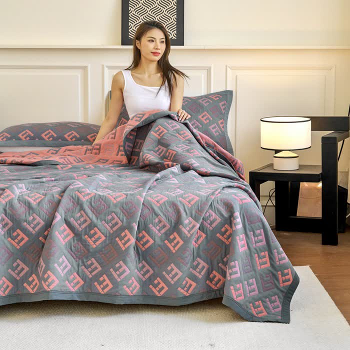 Luxuriöse, atmungsaktive Steppdecke aus Jacquard-Baumwollgaze