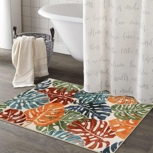 Teppich mit tropischen Blättern und Blumen