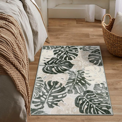 Teppich mit tropischen Blättern und Blumen
