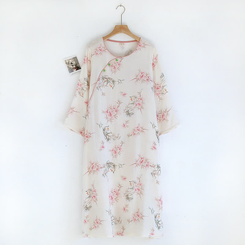 Elegante Loungewear mit Kirschblütenzweigen und Blättern