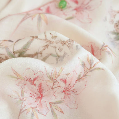 Elegante Loungewear mit Kirschblütenzweigen und Blättern