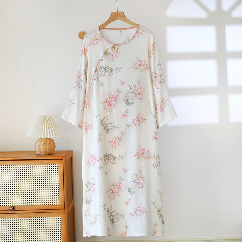 Elegante Loungewear mit Kirschblütenzweigen und Blättern