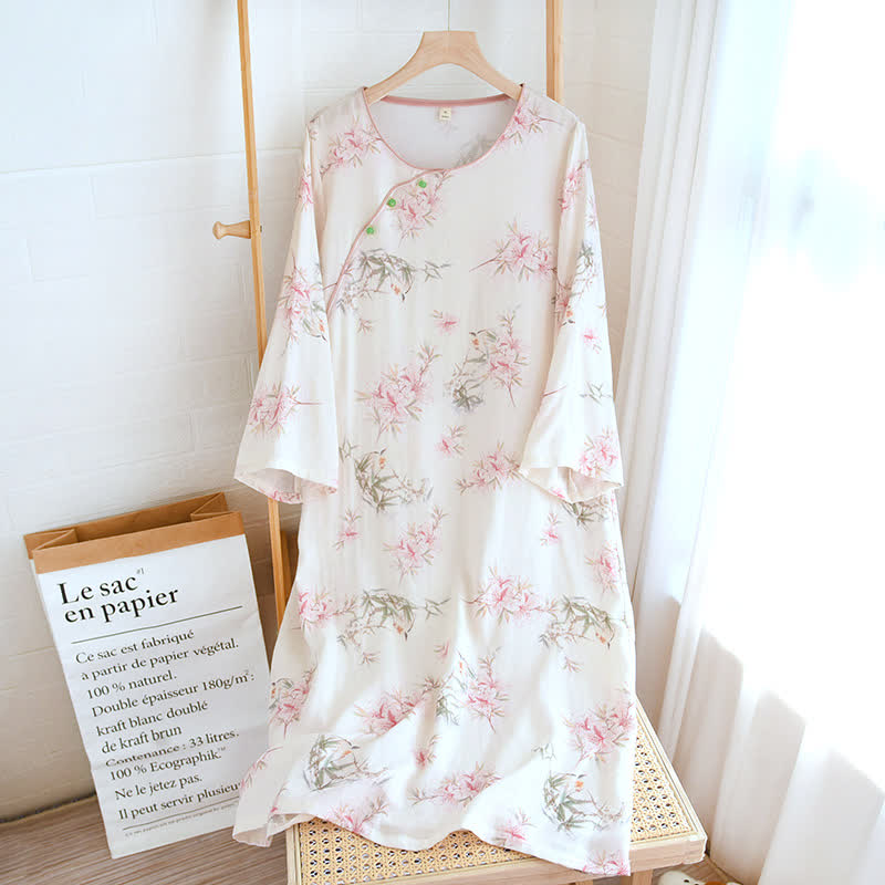 Elegante Loungewear mit Kirschblütenzweigen und Blättern