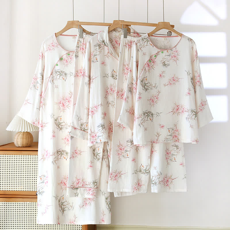 Elegante Loungewear mit Kirschblütenzweigen und Blättern